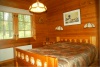Финляндия, туристическая деревня Керимаа, размещение, коттедж №128, спальня с двуспальной кроватью.