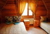 Подмосковье, база отдыха Литвиново, размещение, коттедж 1, спальня с двуспальной и односпальной кроватью.
